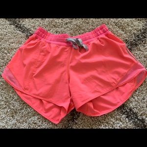 lululemon hotty hot shorts size 6 tall